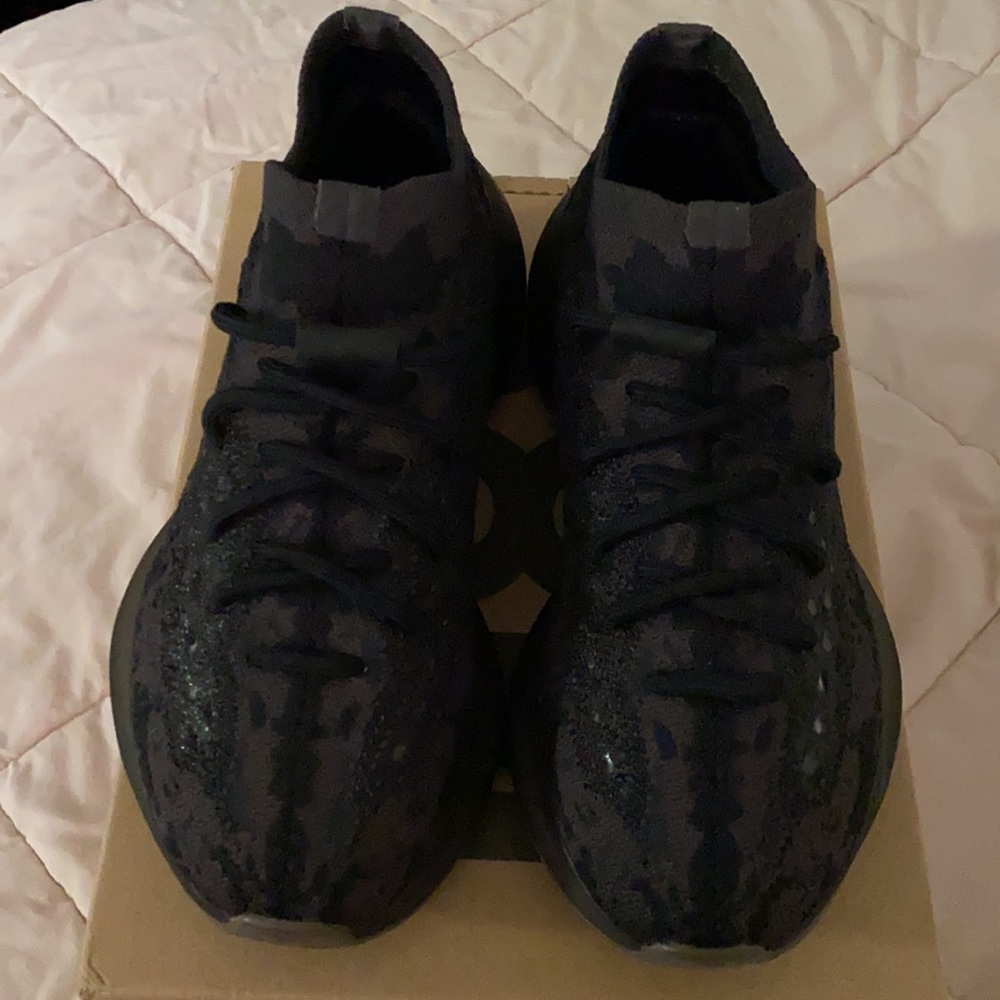 Yeezy 380 Onyx - Picture 4 of 6
